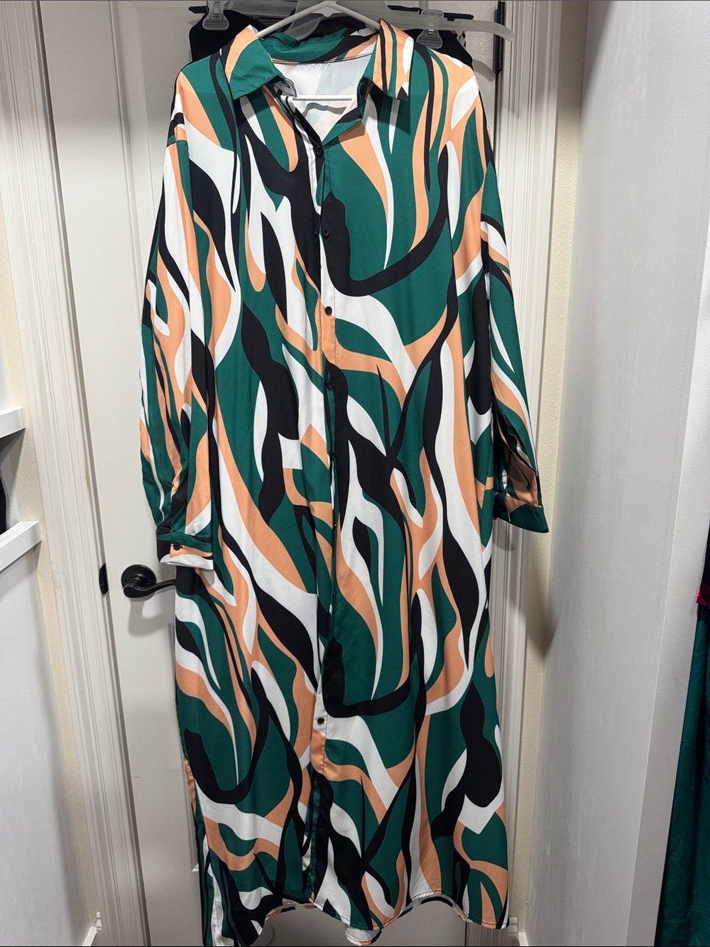 Women’s Green Abstract Print Button-Down Dress